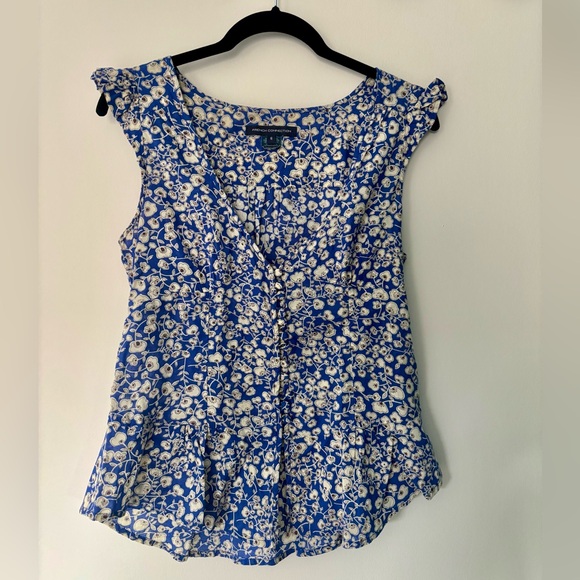 Blue floral French Connection short sleeve blouse with covered button details - Picture 1 of 4